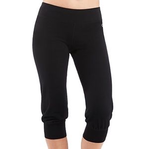 icebreaker merino spirit capri M in black
